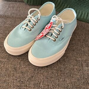 VANS light blue Women’s NEW w/TAGS  Theory collection size 8.5